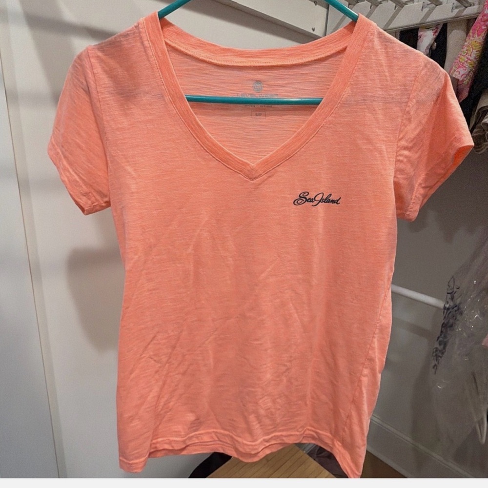 Women's Peach Sea Island Logo V-Neck Top